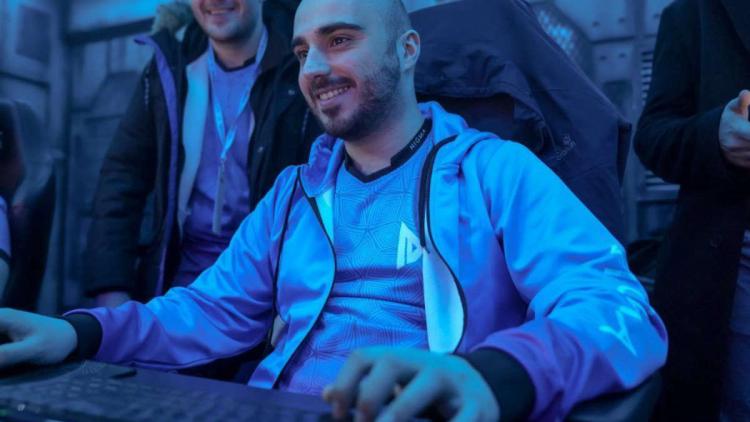 KuroKy hat in offiziellen Spielen gegen 121 Helden gespielt. Bald wird seine Marke 122 erreichen