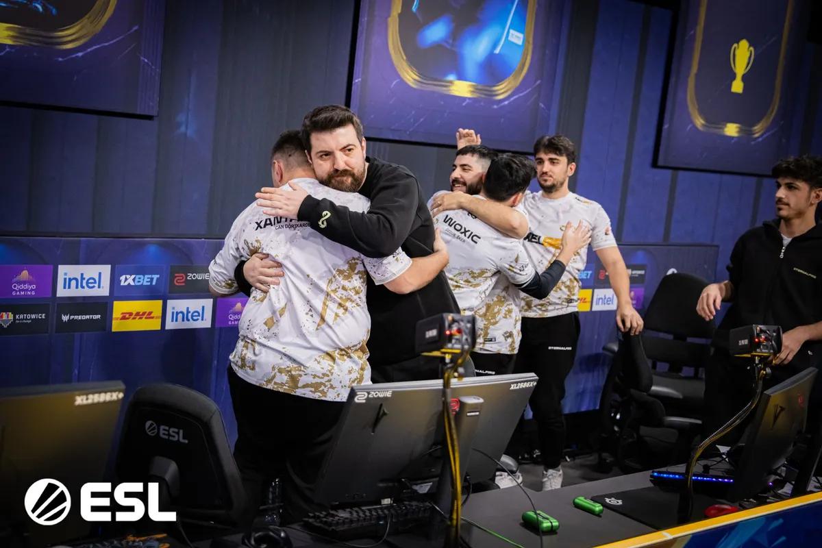 Eternal Fire besiegt FaZe Clan und rückt in die Playoffs der IEM Katowice 2025 vor