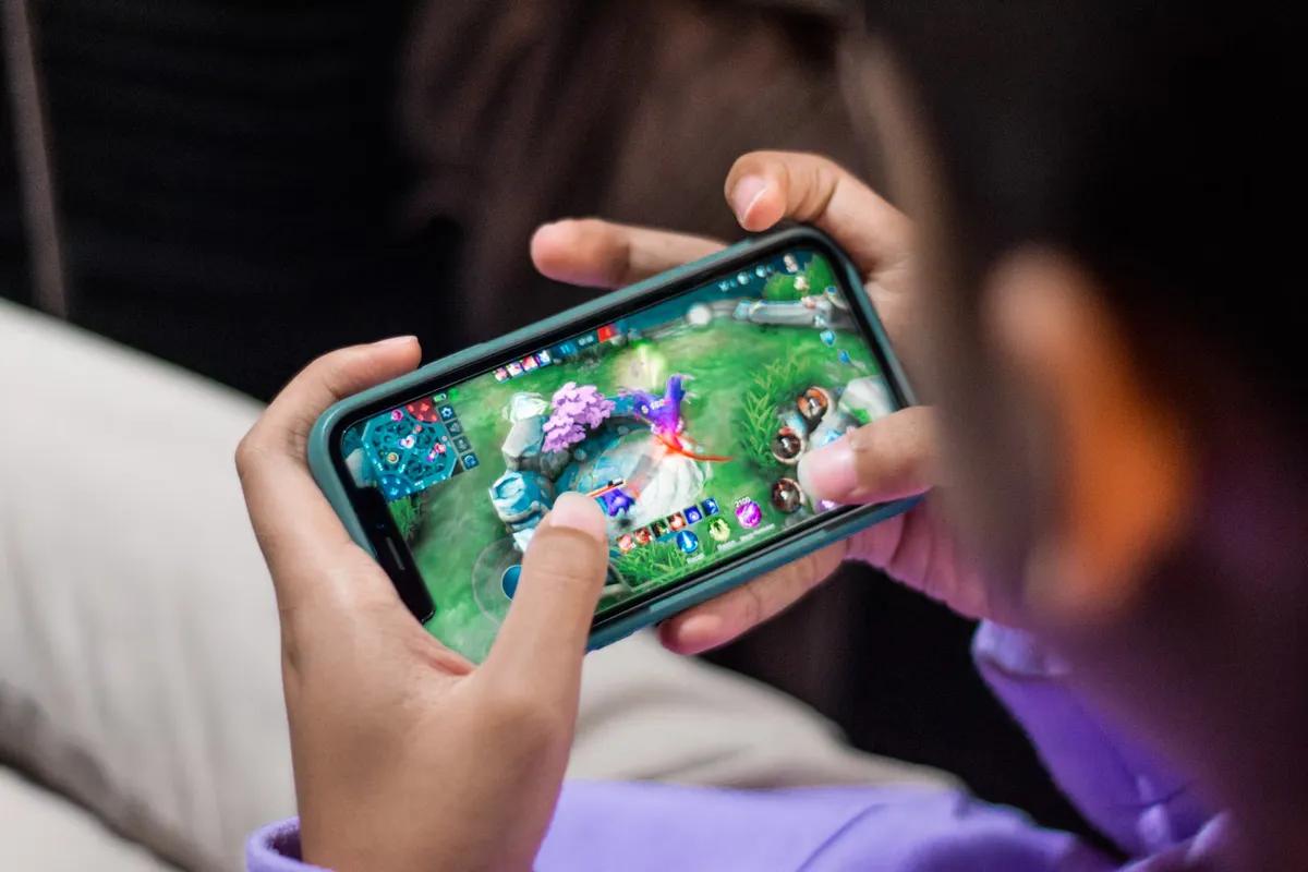 Wie kann man mit Handyspielen Geld verdienen? Die 7 besten Modelle zum Geldverdienen