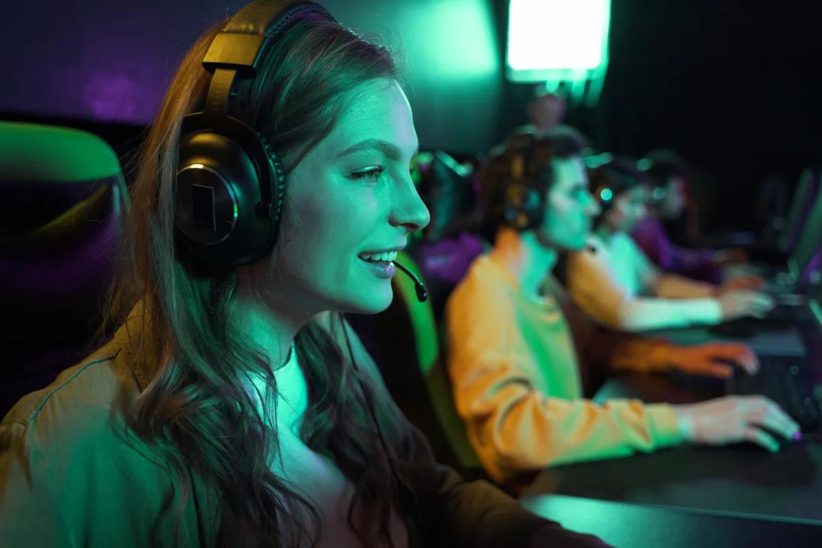 Die besten Gaming Cafés in Paris, um Turniere mit Freunden anzuschauen