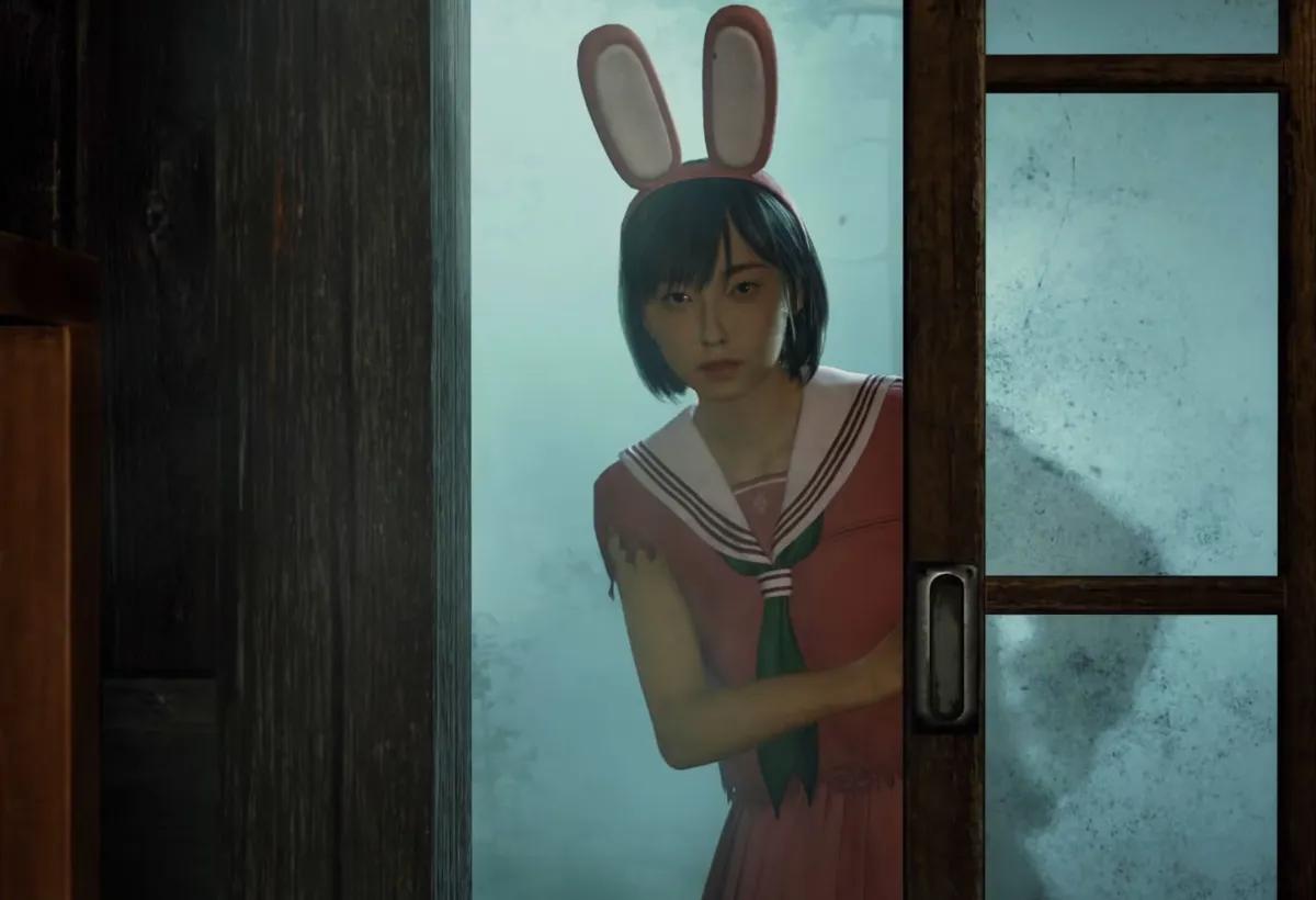 Silent Hill f Pink Rabbit Kostüm bietet nostalgische Erleichterung inmitten des Horrors