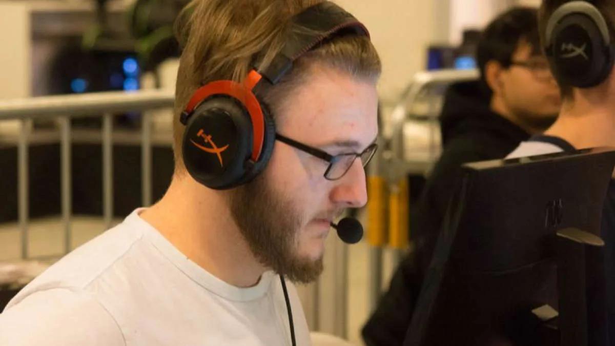 smooya wurde Free Agent