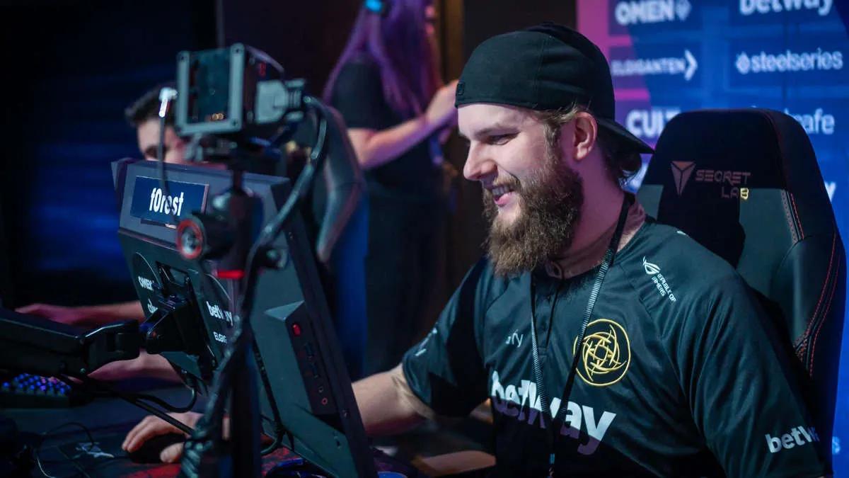 f0 rest wird ein Free Agent