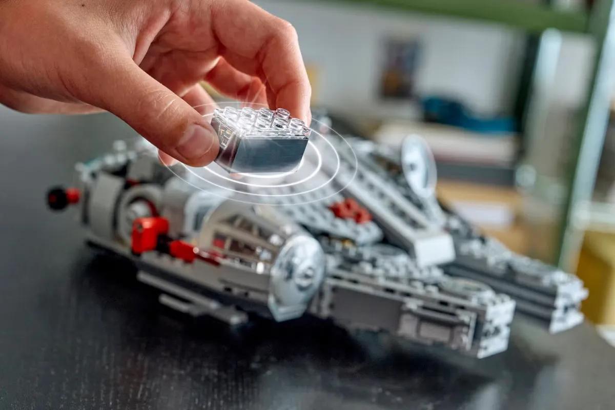 LEGO Fan verwandelt den DeLorean in den Millennium Falcon