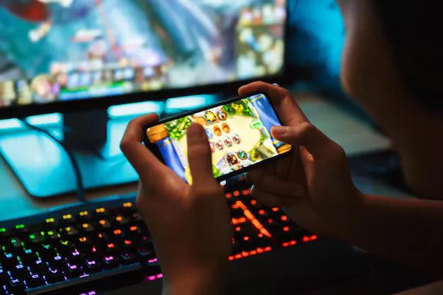 Mobile Spiele vs. Desktop-Spiele 2025: Was ist besser?