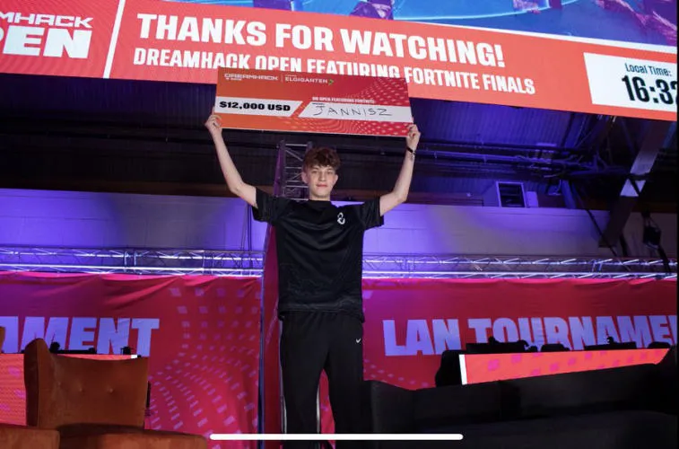 JannisZ von Wave Esports wurde der Gewinner der DreamHack Winter 2022. Foto 1